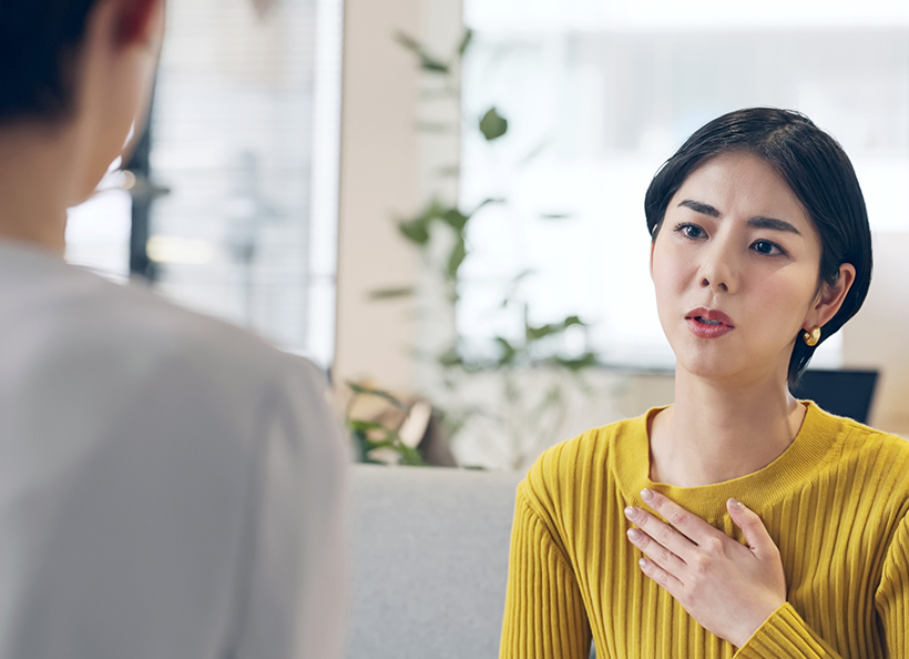 話を聞いてもらっている画像