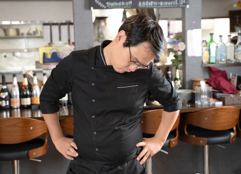 悩んでいる画像