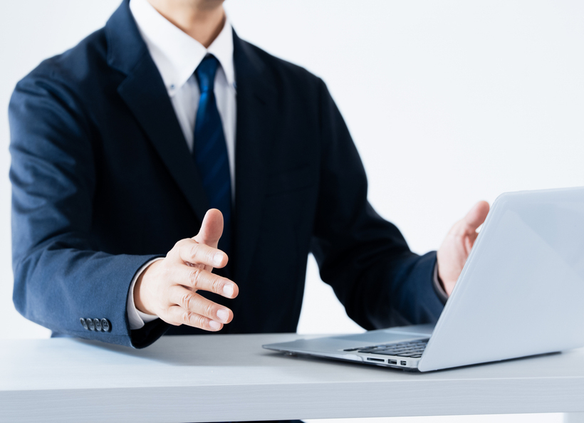 人とパソコンの画像