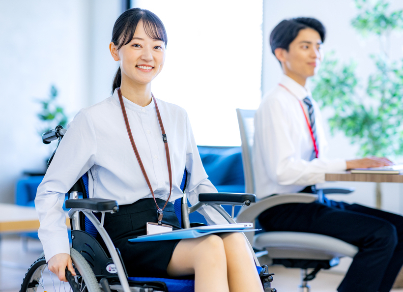 車椅子の人の画像
