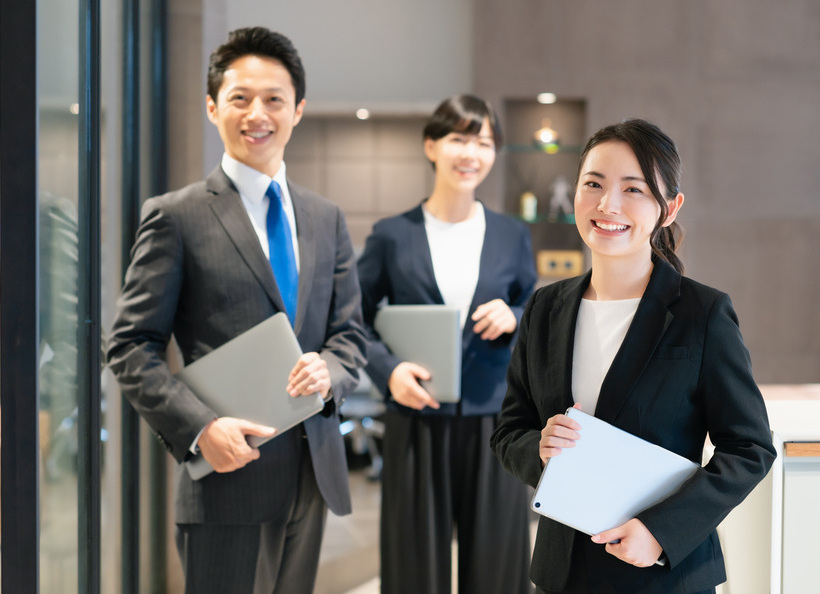 スーツ姿の人の画像