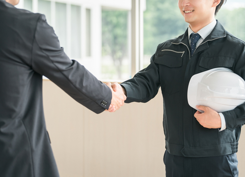 握手をしている画像