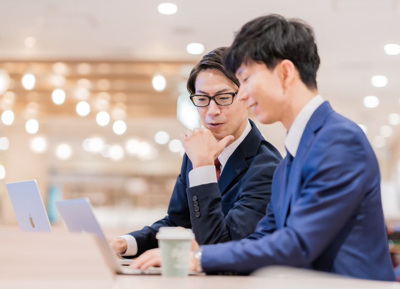 仕事をしている画像