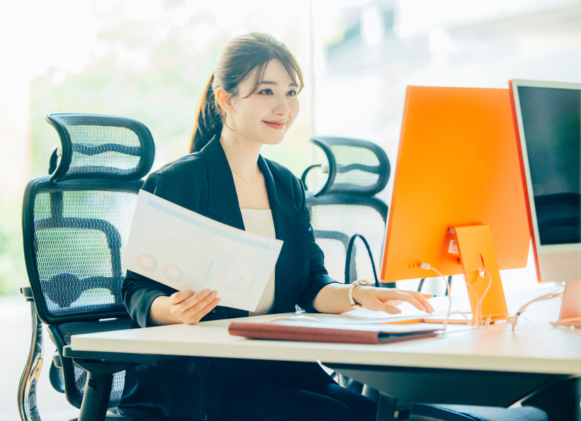 仕事をしている画像