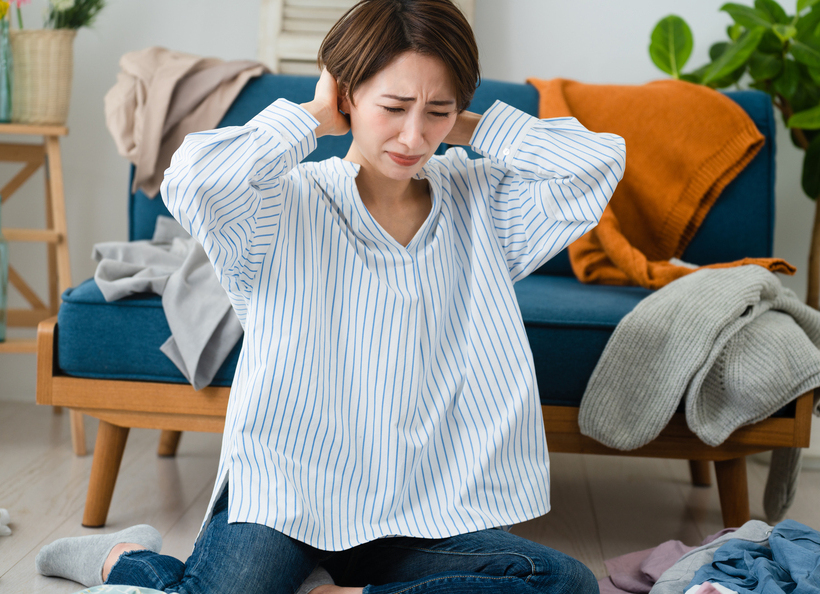 頭を抱える画像