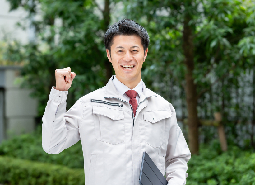 作業着を着た男性の画像