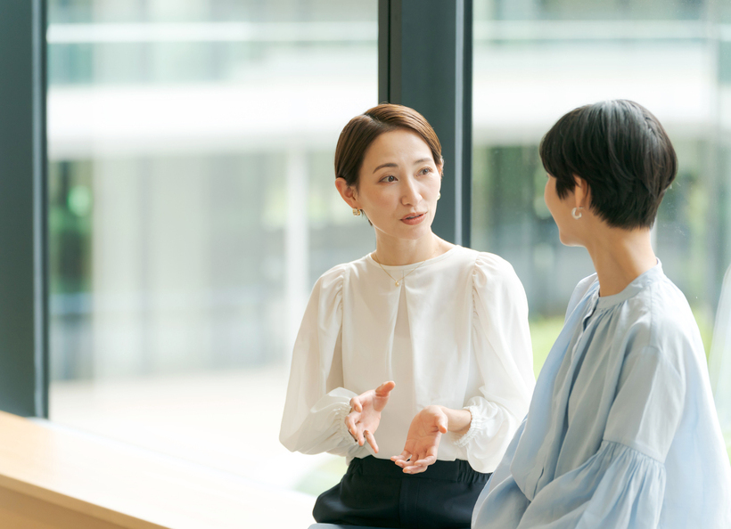 話をしている画像