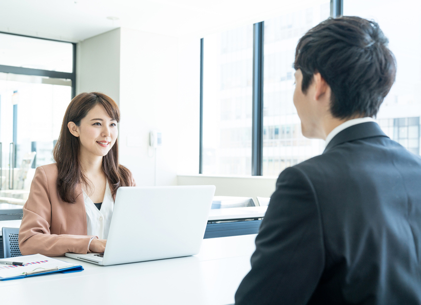 面談をしている画像