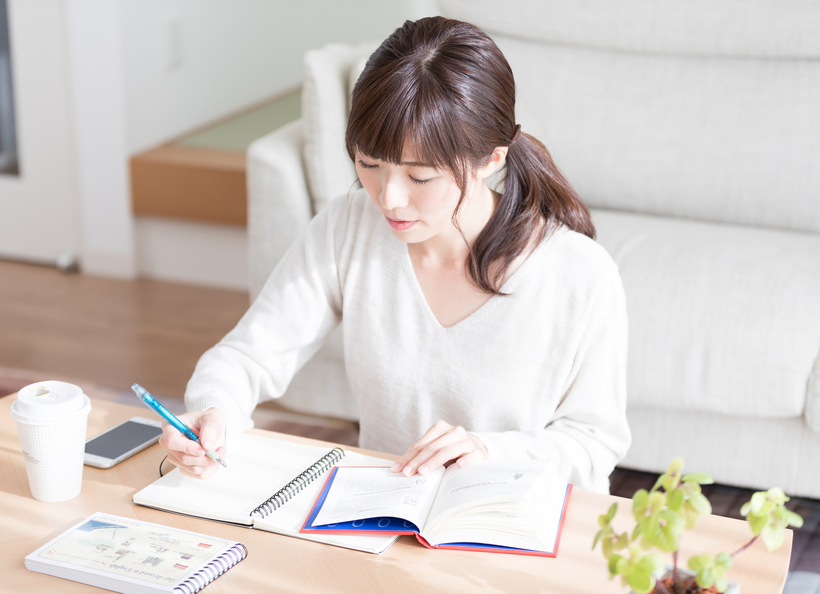 勉強をしている画像