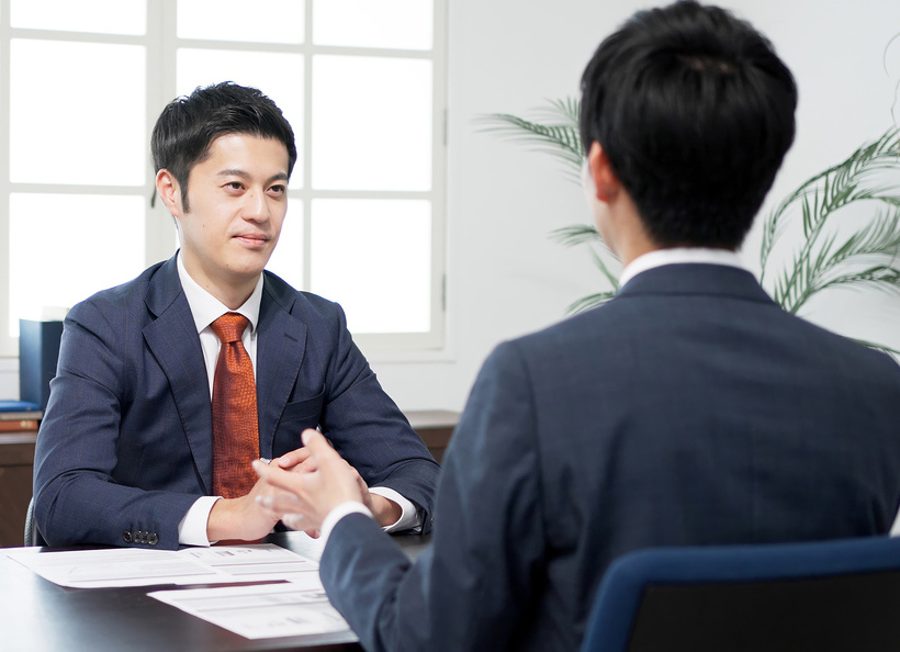 面談している画像