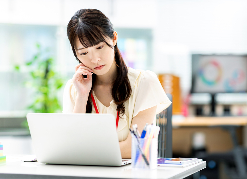 仕事をしている画像