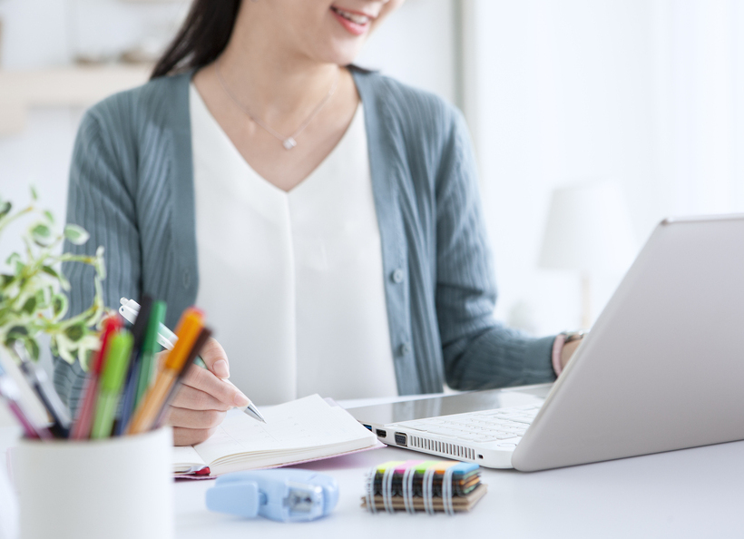 仕事をしている画像