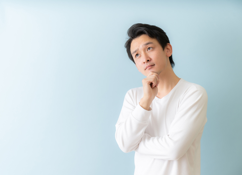 悩んでいる画像