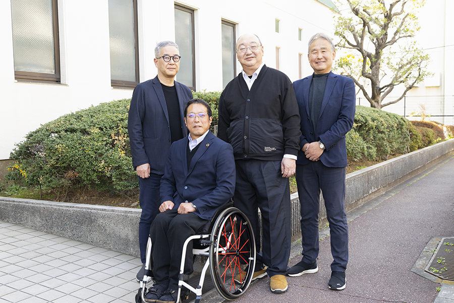 棟方氏、宮永氏、齊藤氏、八尋氏の集合写真