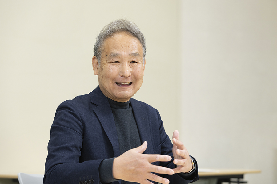 齊藤氏がお話している写真