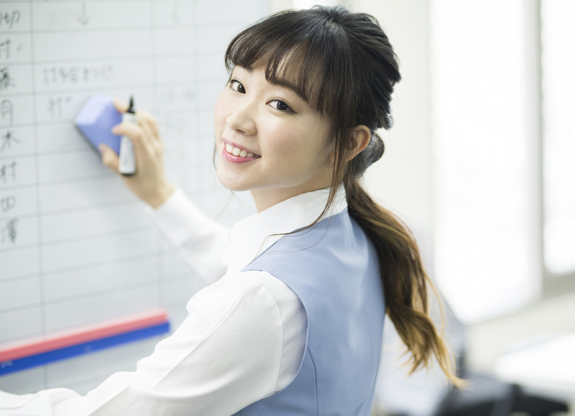 働く女性の画像