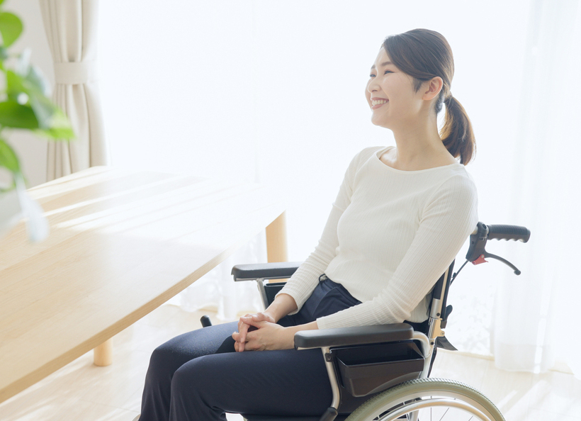 車いすの人の画像