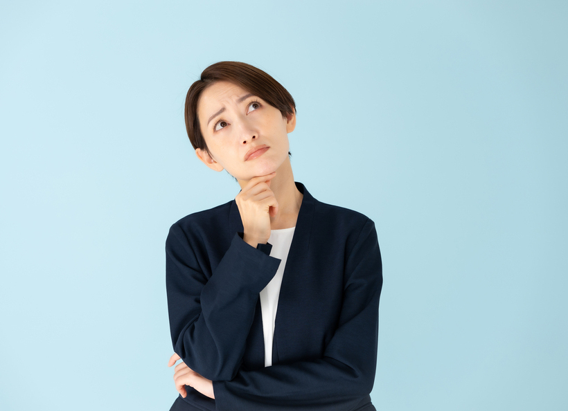 悩んでいる画像