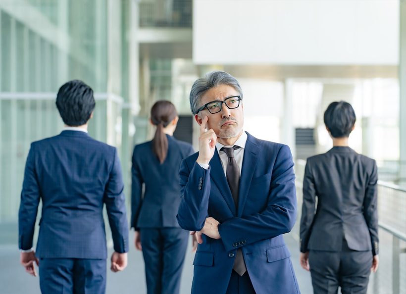 悩んでいる画像