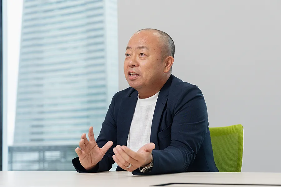 インタビューに答える市川氏