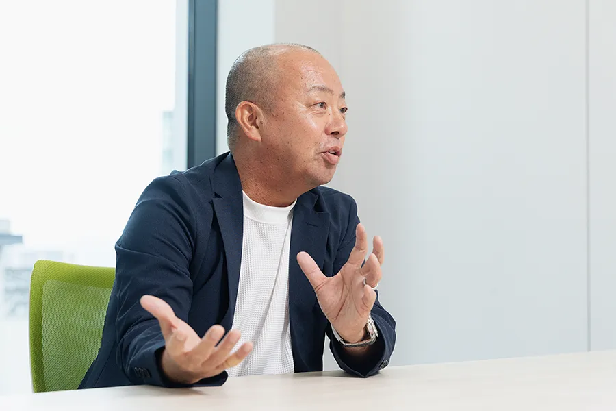 インタビューに答える市川氏